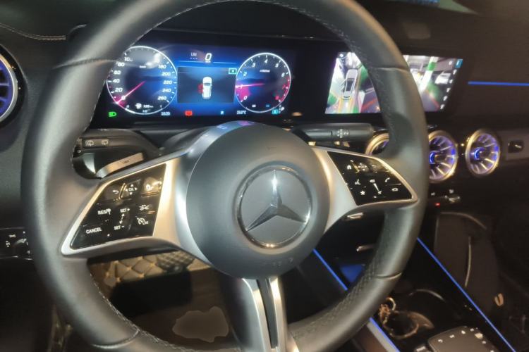 Used Mercedes-Benz GLB 2024 GLB 220 Dynamic Edition Steering Wheel