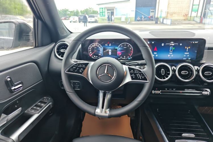 Used Mercedes-Benz GLB 2024-Year Restyled GLB 200 Dynamic Edition Steering Wheel