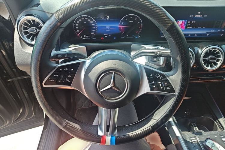 Used Mercedes-Benz GLB 2024 GLB 220 Fashion Model Steering Wheel