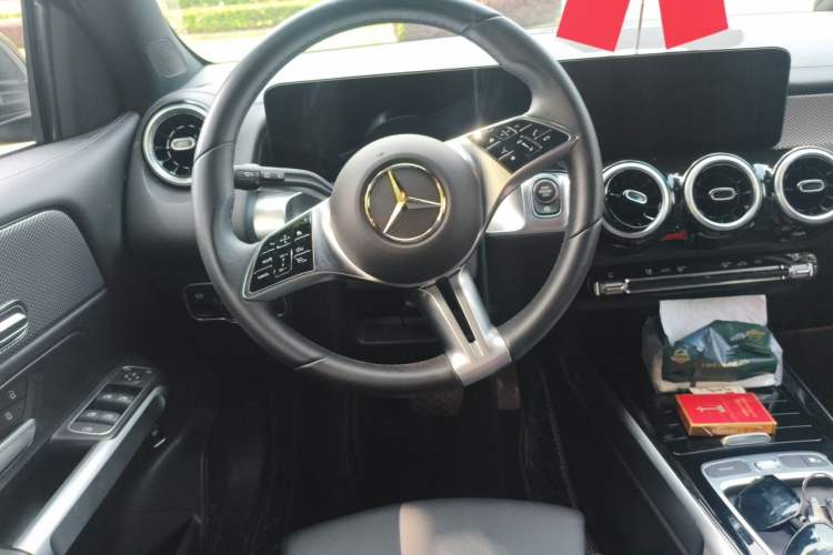 Used Mercedes-Benz GLB 2024-Year Restyled GLB 200 Dynamic Edition Steering Wheel