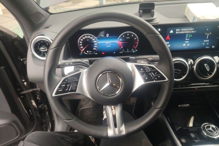 Used Mercedes-Benz GLB 2024-Year Restyled GLB 200 Dynamic Edition Steering Wheel