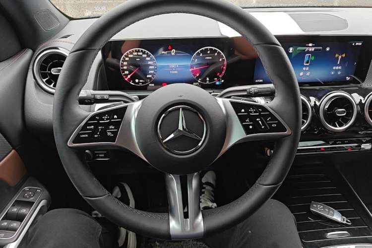 Used Mercedes-Benz GLB 2024 GLB 200 Dynamic Edition Steering Wheel