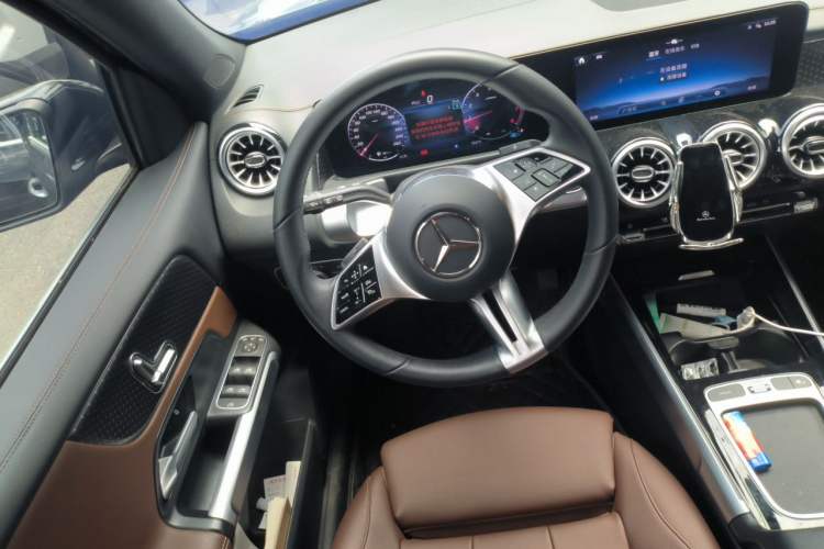 Used Mercedes-Benz GLB 2024 Refresh GLB 220 Dynamic Edition Steering Wheel