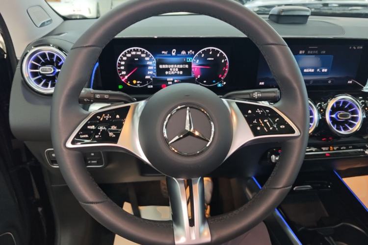 Used Mercedes-Benz GLB 2024 GLB 220 Fashion Model Steering Wheel