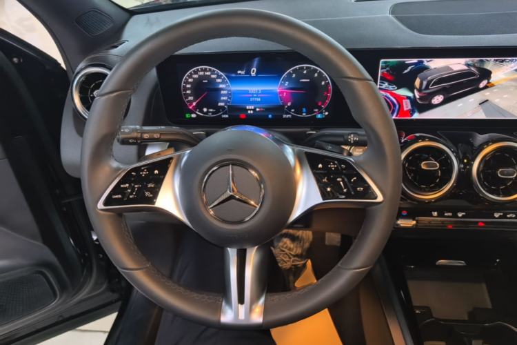 Used Mercedes-Benz GLB 2024 GLB 200 Fashion Model Steering Wheel