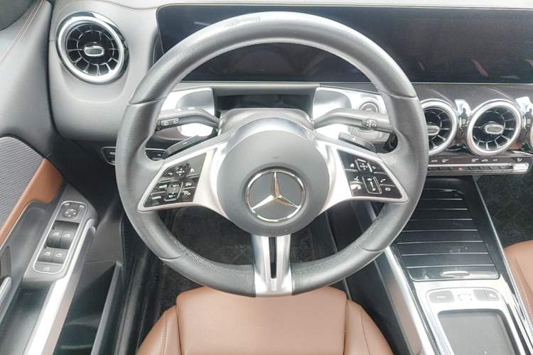 Used Mercedes-Benz GLB 2024-Year Restyled GLB 200 Dynamic Edition Steering Wheel