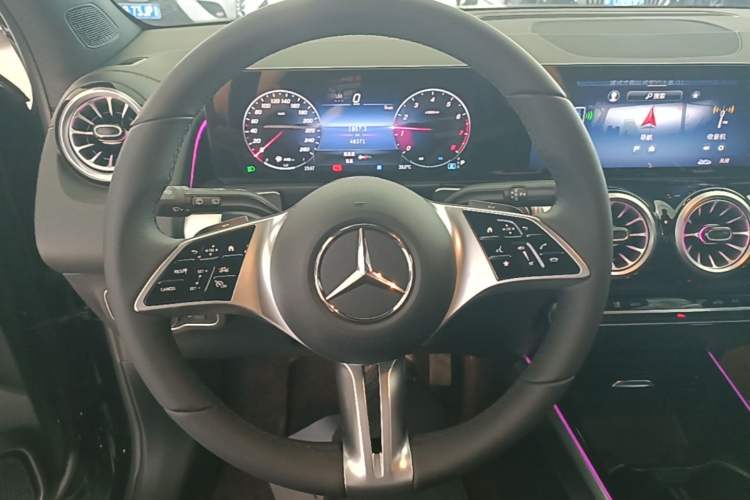 Used Mercedes-Benz GLB 2024 GLB 220 Fashion Model Steering Wheel