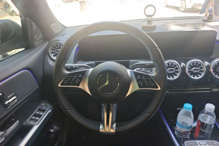 Used Mercedes-Benz GLB 2024-Year Restyled GLB 200 Dynamic Edition Steering Wheel