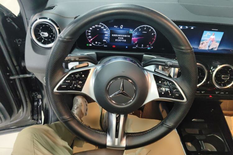 Used Mercedes-Benz GLB 2024 GLB 200 Dynamic Edition Steering Wheel