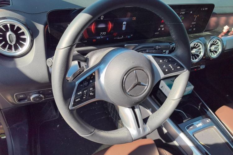 Used Mercedes-Benz GLB 2024-Year Restyled GLB 200 Dynamic Edition Steering Wheel