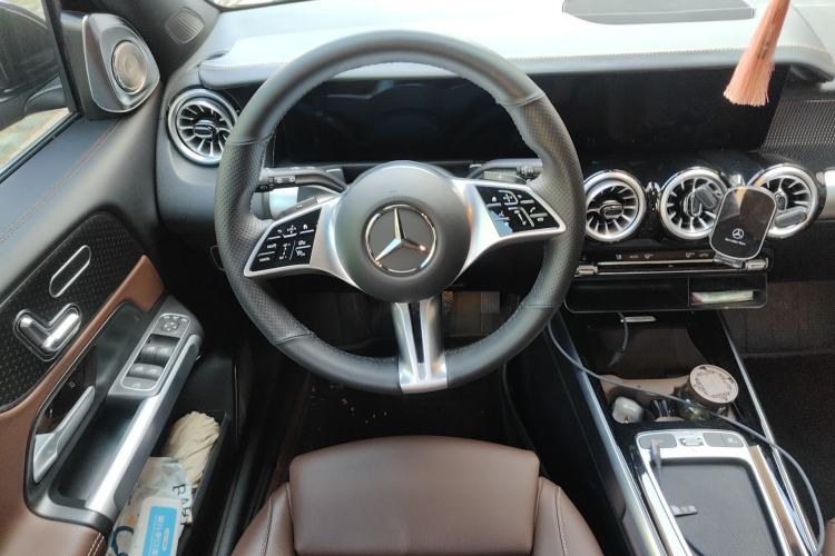 Used Mercedes-Benz GLB 2024 Refresh GLB 220 Dynamic Edition Steering Wheel