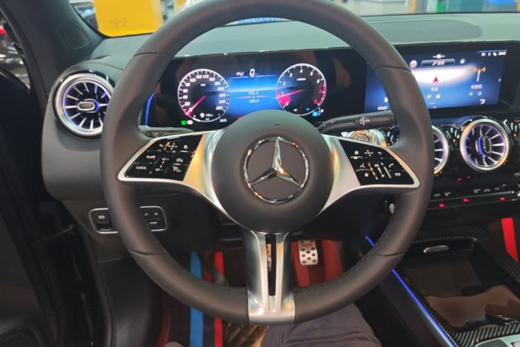 Used Mercedes-Benz GLB 2024-Year Restyled GLB 220 4MATIC Steering Wheel
