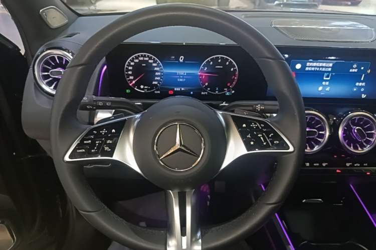 Used Mercedes-Benz GLB 2024-Year Restyled GLB 200 Dynamic Edition Steering Wheel
