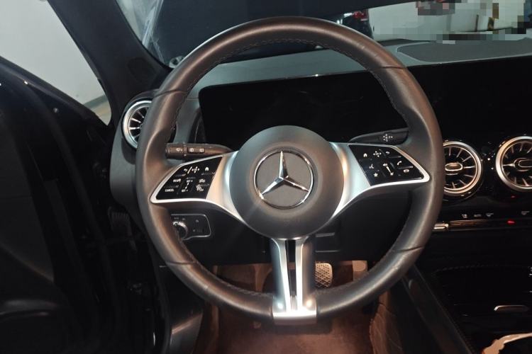 Used Mercedes-Benz GLB 2024 Refresh GLB 220 Dynamic Edition Steering Wheel