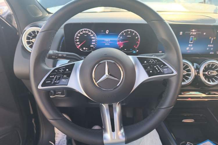 Used Mercedes-Benz GLB 2024 Refresh GLB 220 Dynamic Edition Steering Wheel