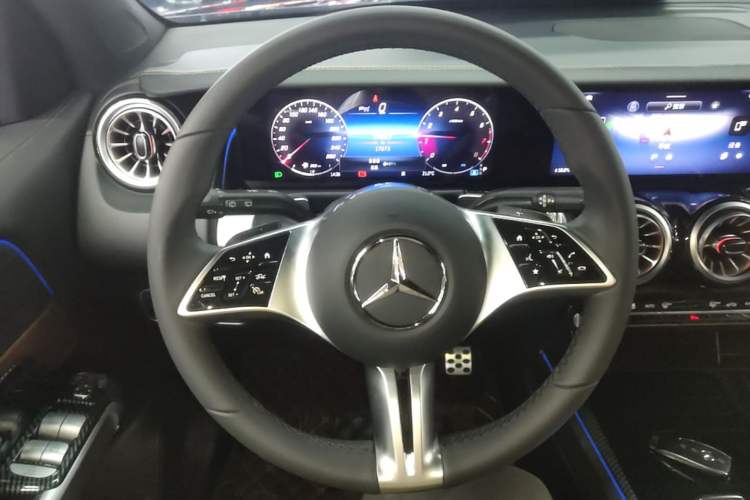 Used Mercedes-Benz GLB 2024-Year Restyled GLB 220 4MATIC Steering Wheel