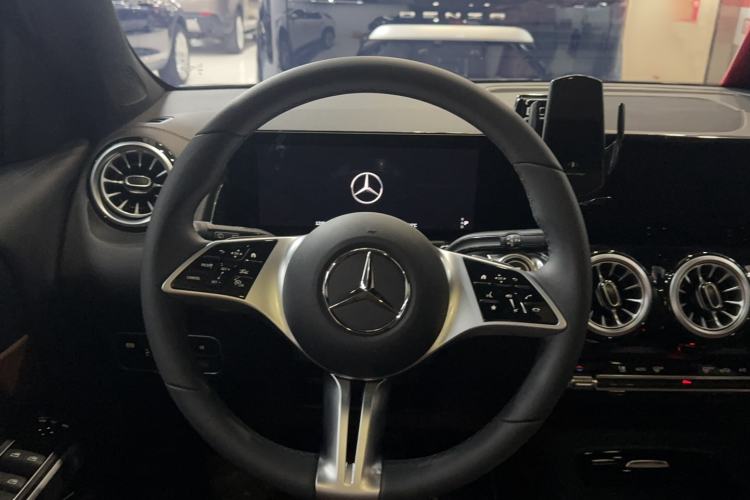 Used Mercedes-Benz GLB 2024 Refresh GLB 220 Dynamic Edition Steering Wheel