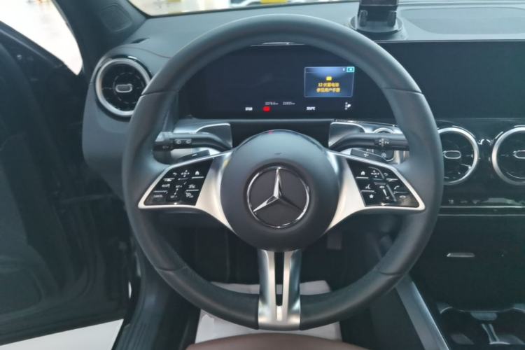 Used Mercedes-Benz GLB 2024-Year Restyled GLB 200 Dynamic Edition Steering Wheel