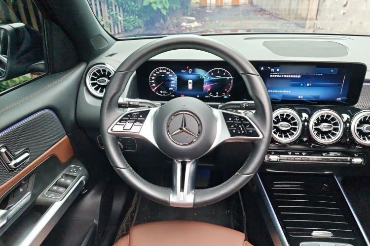 Used Mercedes-Benz GLB 2024-Year Restyled GLB 200 Dynamic Edition Steering Wheel