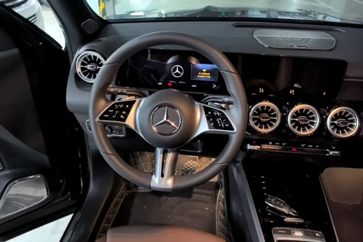 Used Mercedes-Benz GLB 2024 Refresh GLB 220 Dynamic Edition Steering Wheel