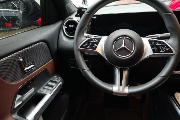 Used Mercedes-Benz GLB 2024-Year Restyled GLB 200 Dynamic Edition Steering Wheel