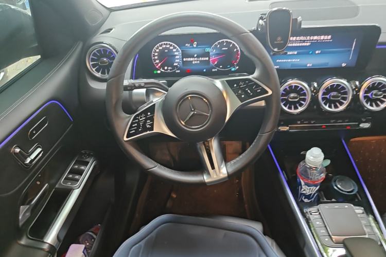 Used Mercedes-Benz GLB 2024 GLB 220 4MATIC Steering Wheel