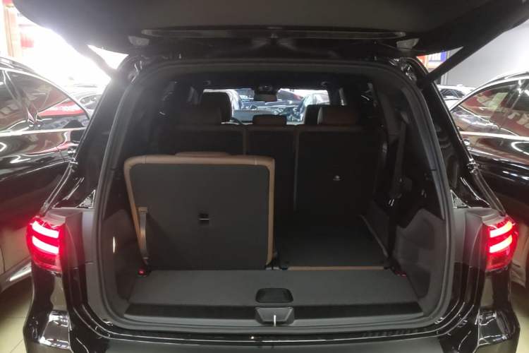Used Mercedes-Benz GLB 2024-Year Restyled GLB 220 4MATIC Trunk