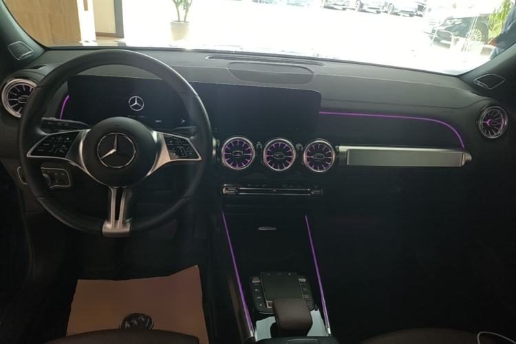 Used Mercedes-Benz GLB 2024 GLB 220 4MATIC Center Console