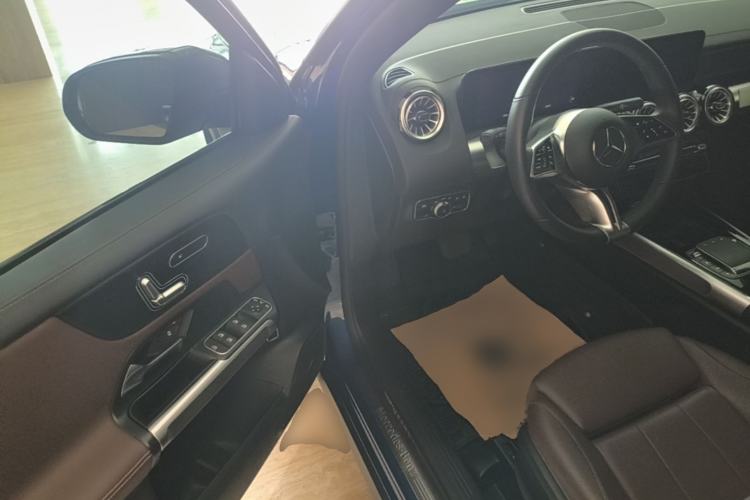 Used Mercedes-Benz GLB 2024 GLB 220 4MATIC Driver Seat