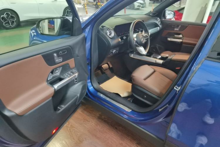 Used Mercedes-Benz GLB 2024 GLB 220 4MATIC Driver Seat