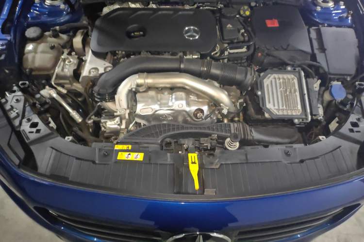 Used Mercedes-Benz GLB 2024 GLB 220 4MATIC Engine Bay