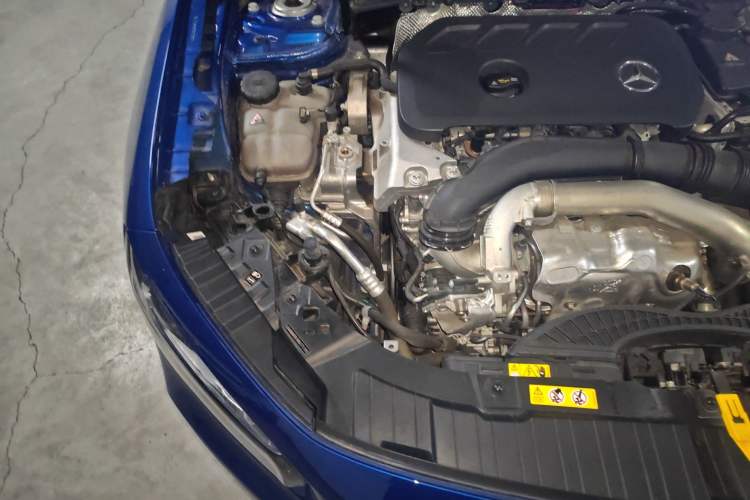 Used Mercedes-Benz GLB 2024 GLB 220 4MATIC Engine Bay Right