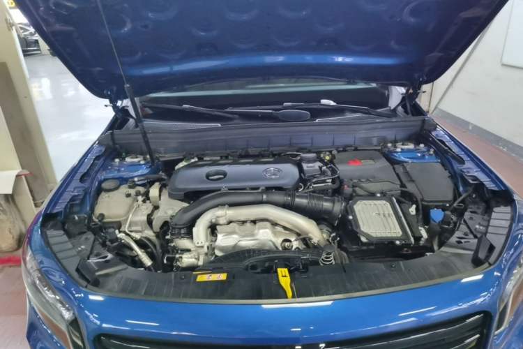Used Mercedes-Benz GLB 2024 GLB 220 4MATIC Engine Bay