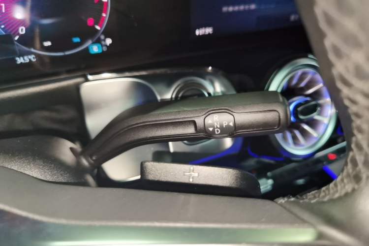 Used Mercedes-Benz GLB 2024 GLB 220 4MATIC Gear Lever