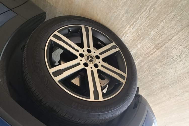 Used Mercedes-Benz GLB 2024 GLB 220 4MATIC Left Front Wheel Hub