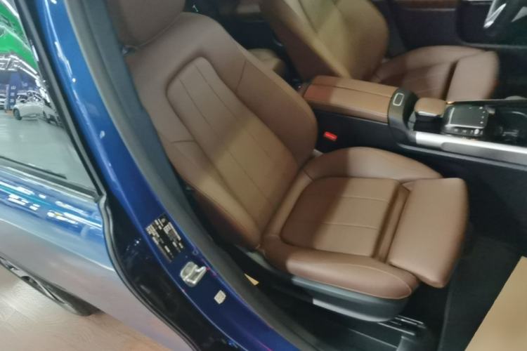 Used Mercedes-Benz GLB 2024 GLB 220 4MATIC Right Front Seat