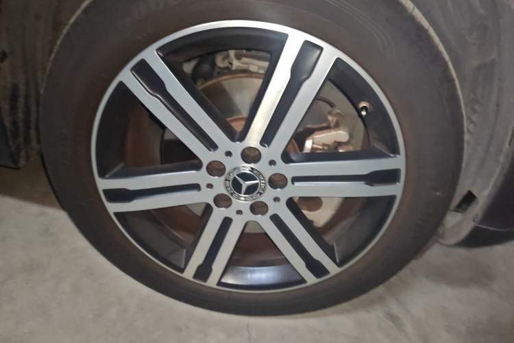 Used Mercedes-Benz GLB 2024 GLB 220 4MATIC Right Front Wheel Hub