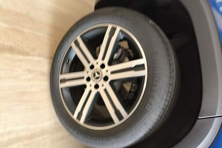 Used Mercedes-Benz GLB 2024 GLB 220 4MATIC Right Rear Wheel Hub