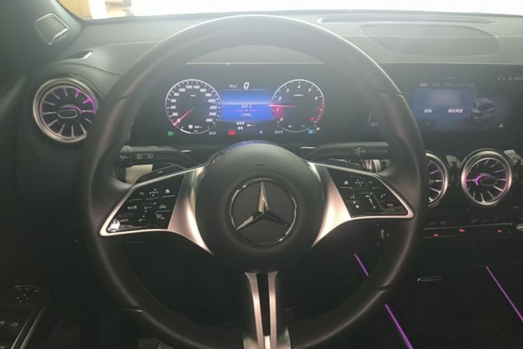 Used Mercedes-Benz GLB 2024 GLB 220 4MATIC Steering Wheel