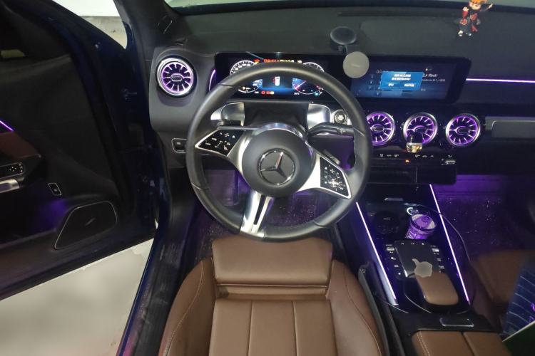 Used Mercedes-Benz GLB 2024 GLB 220 4MATIC Steering Wheel