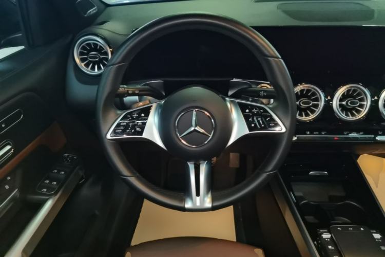 Used Mercedes-Benz GLB 2024 GLB 220 4MATIC Steering Wheel