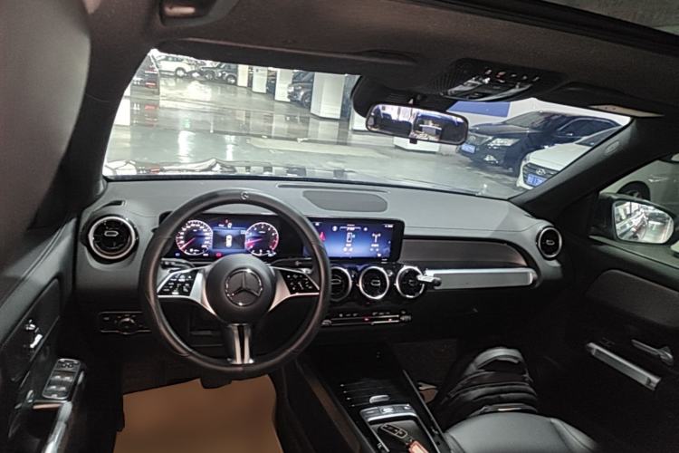 Used Mercedes-Benz GLB 2024-Year Restyled GLB 200 Dynamic Edition Center Console