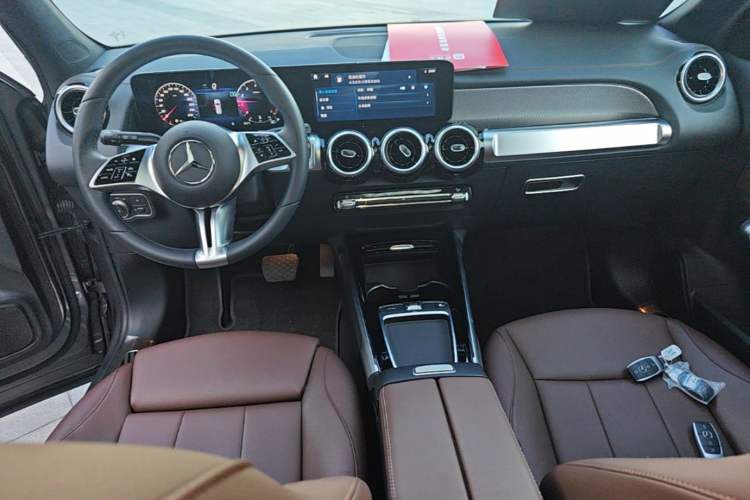 Used Mercedes-Benz GLB 2024 GLB 200 Dynamic Edition Center Console