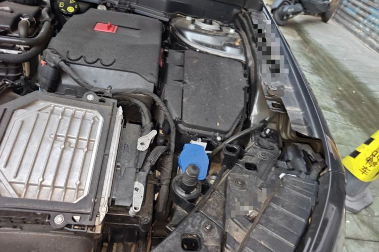 Used Mercedes-Benz GLB 2024 GLB 220 4MATIC Engine Bay Left