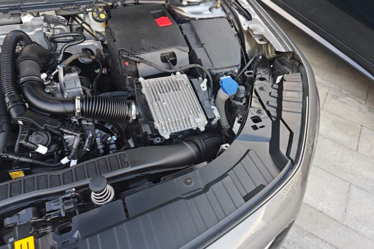 Used Mercedes-Benz GLB 2024 GLB 200 Dynamic Edition Engine Bay Left