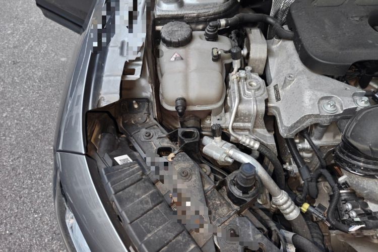 Used Mercedes-Benz GLB 2024 GLB 220 4MATIC Engine Bay Right