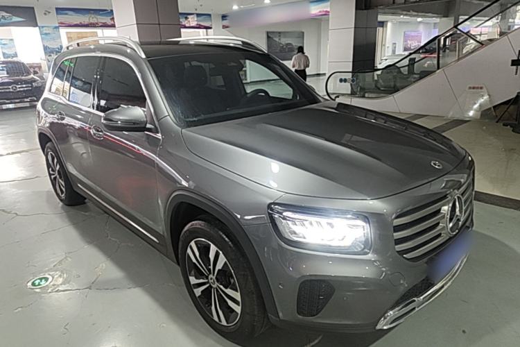 Used Mercedes-Benz GLB 2024-Year Restyled GLB 200 Dynamic Edition Front Right 45 Deg