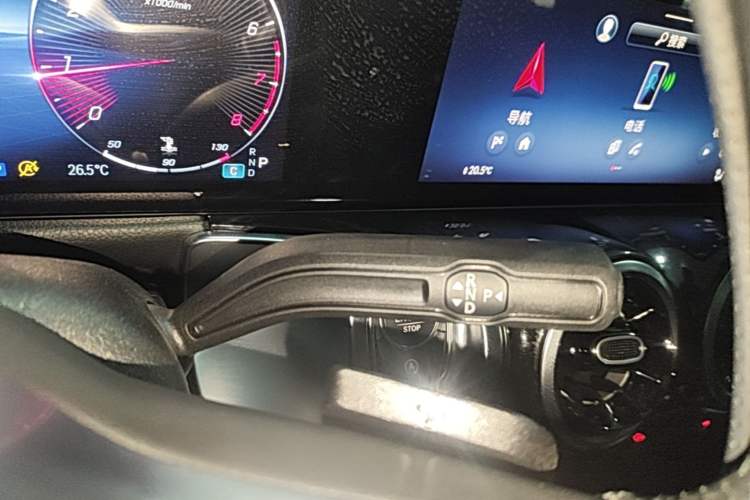 Used Mercedes-Benz GLB 2024-Year Restyled GLB 200 Dynamic Edition Gear Lever