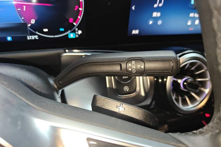 Used Mercedes-Benz GLB 2024 GLB 220 4MATIC Gear Lever