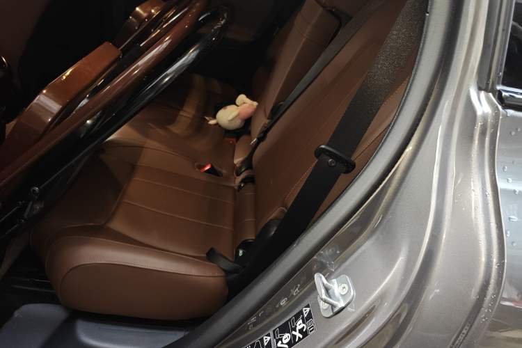 Used Mercedes-Benz GLB 2024 GLB 220 4MATIC Left Rear Seat